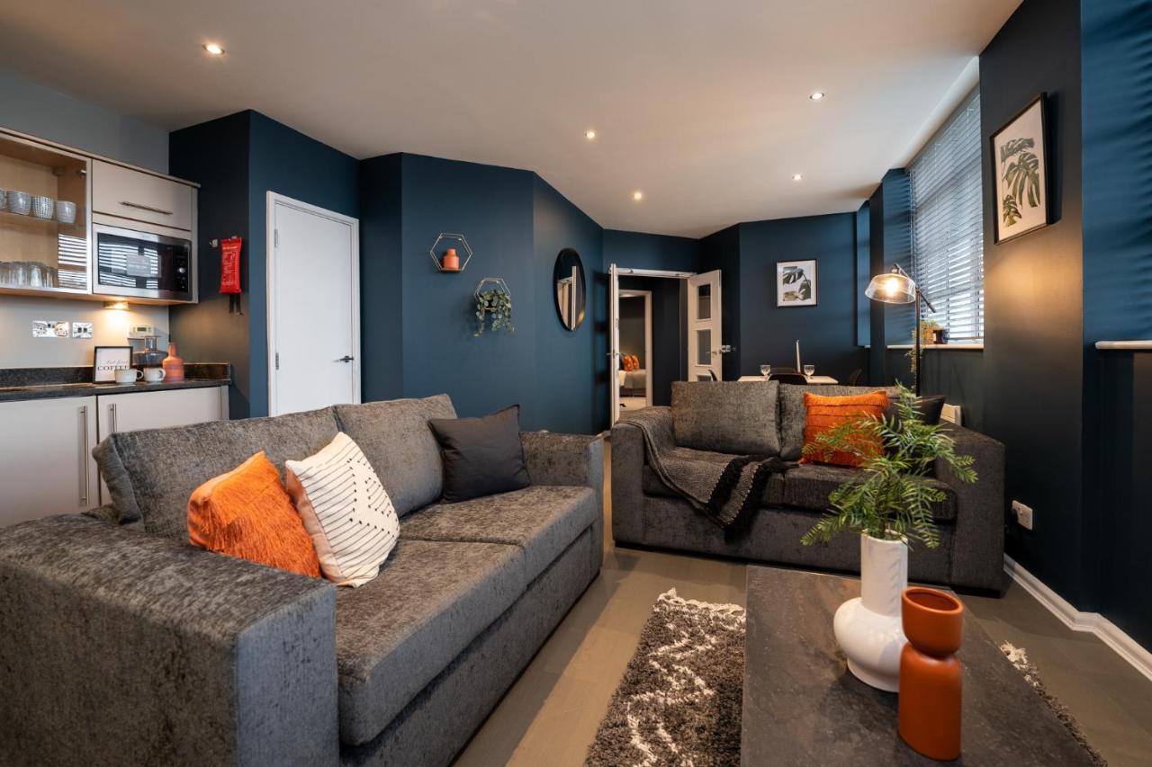 Sleek & Stylish 2-bed In The Heart Of By Sharphaus Short Lets & Serviced Management Appartement