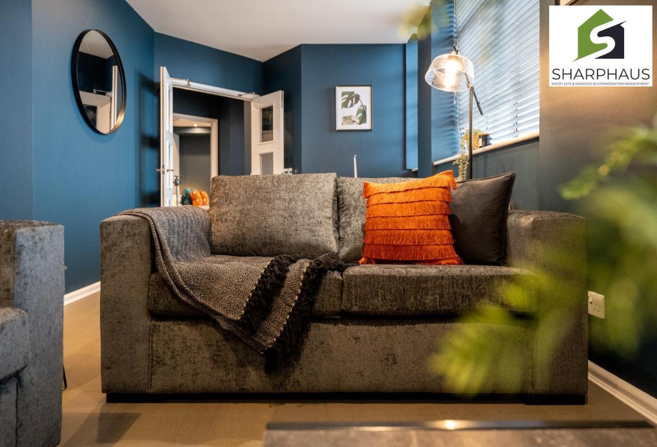 Sleek & Stylish 2-bed In The Heart Of By Sharphaus Short Lets & Serviced Management Appartement *