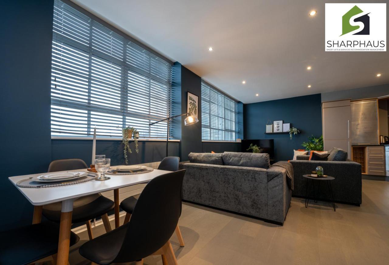 Sleek & Stylish 2-bed In The Heart Of By Sharphaus Short Lets & Serviced Management Appartement *