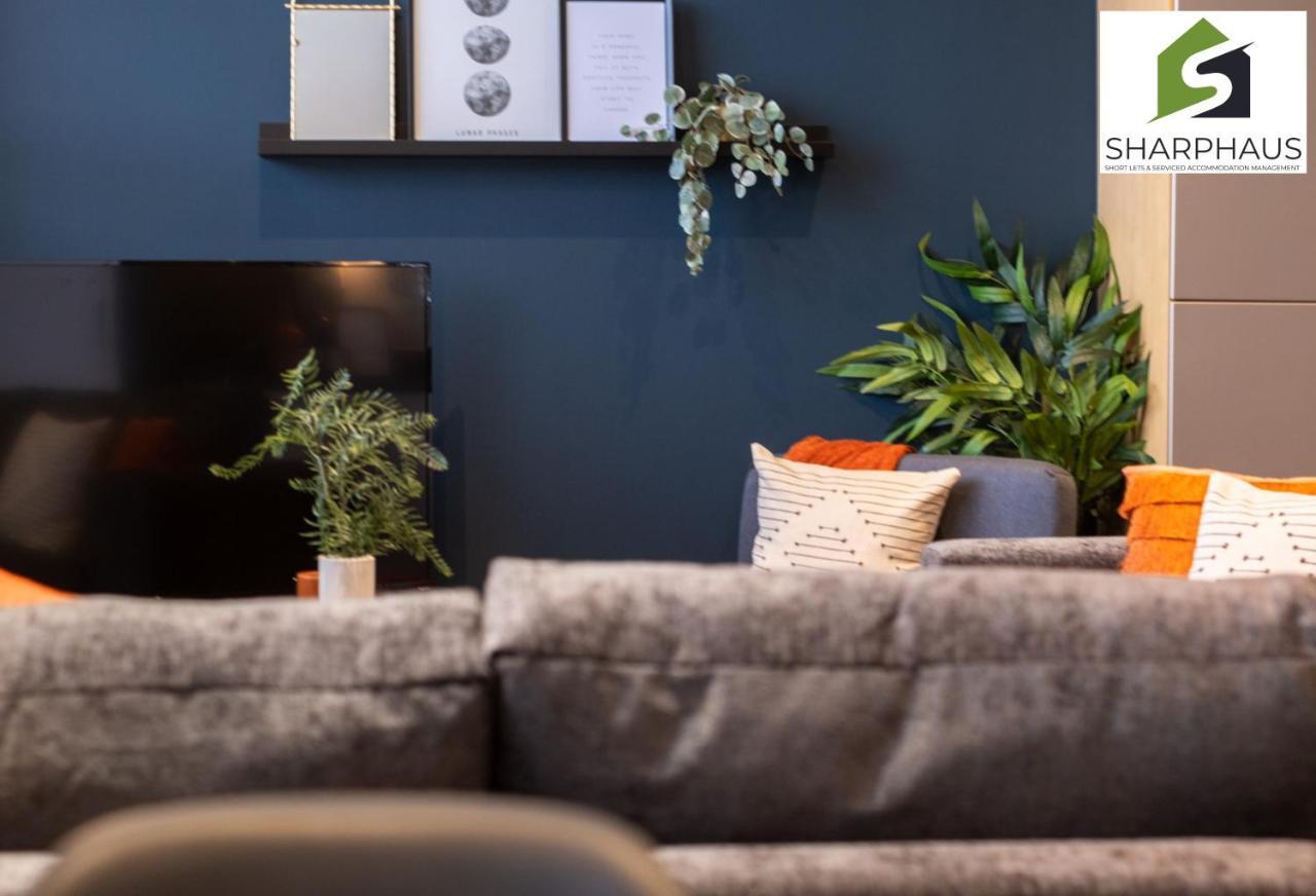 Sleek & Stylish 2-bed In The Heart Of By Sharphaus Short Lets & Serviced Management * Hove