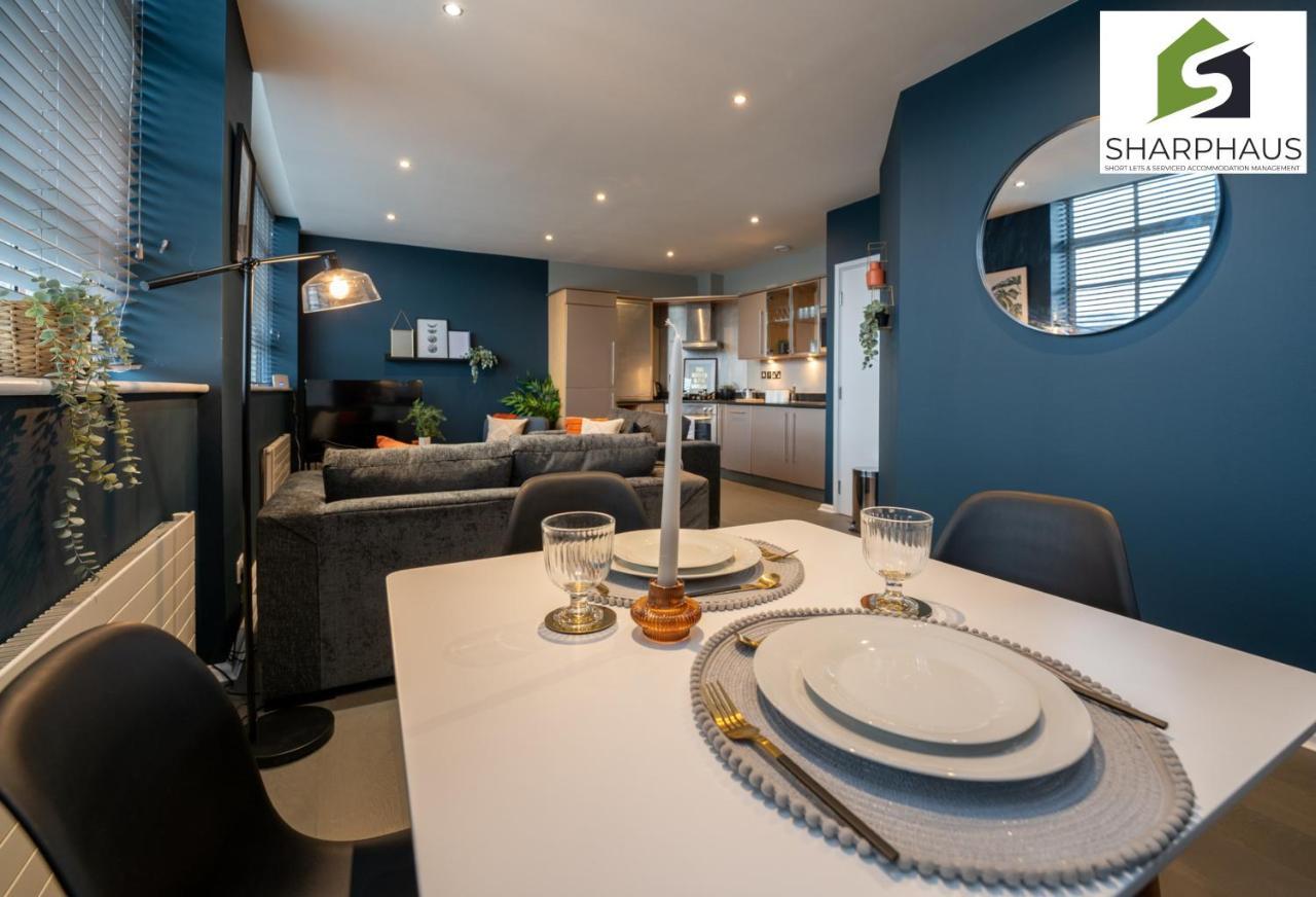 Sleek & Stylish 2-bed In The Heart Of By Sharphaus Short Lets & Serviced Management * Hove