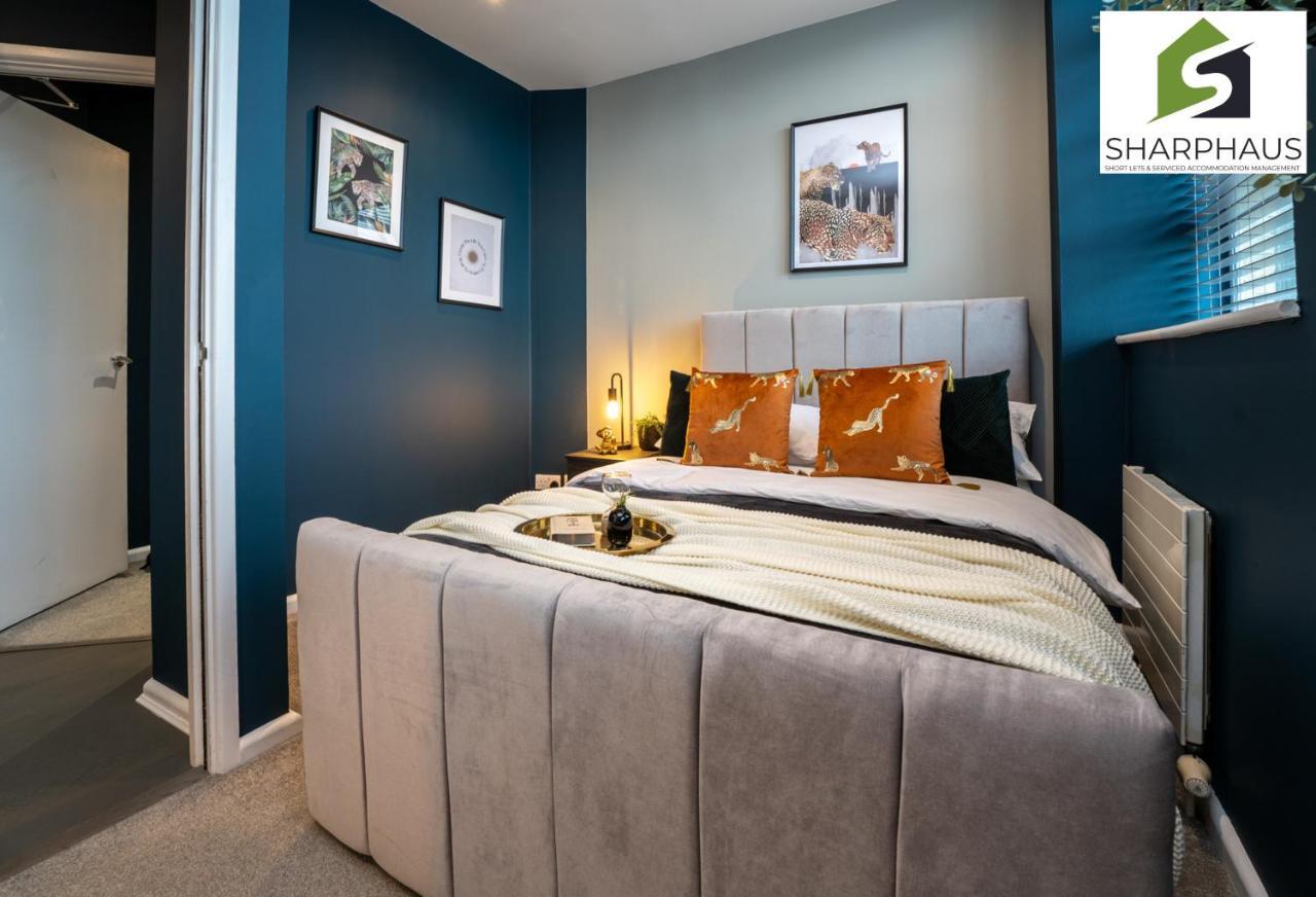Sleek & Stylish 2-bed In The Heart Of By Sharphaus Short Lets & Serviced Management Appartement