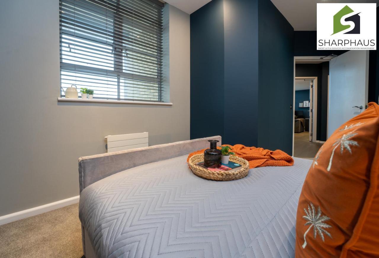 Sleek & Stylish 2-bed In The Heart Of By Sharphaus Short Lets & Serviced Management *