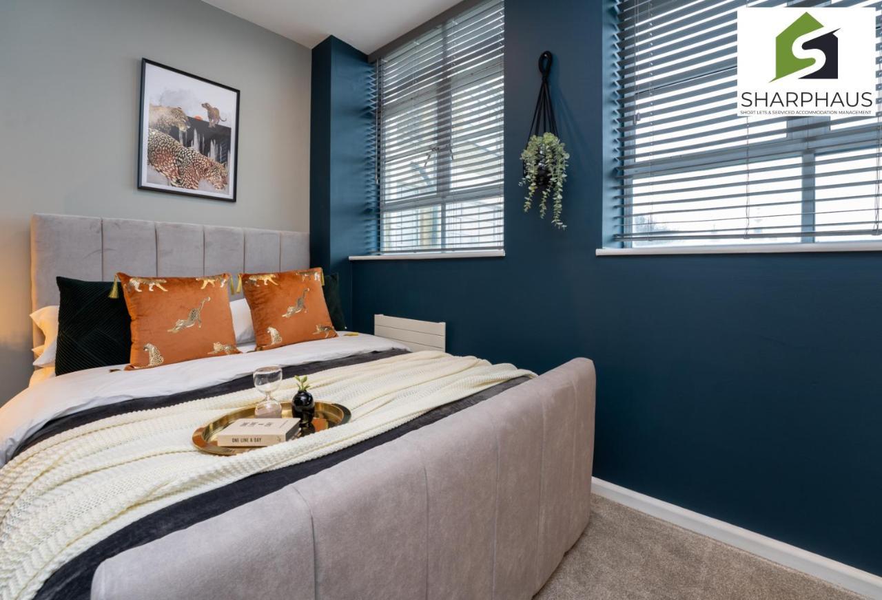 Sleek & Stylish 2-bed In The Heart Of By Sharphaus Short Lets & Serviced Management Appartement *